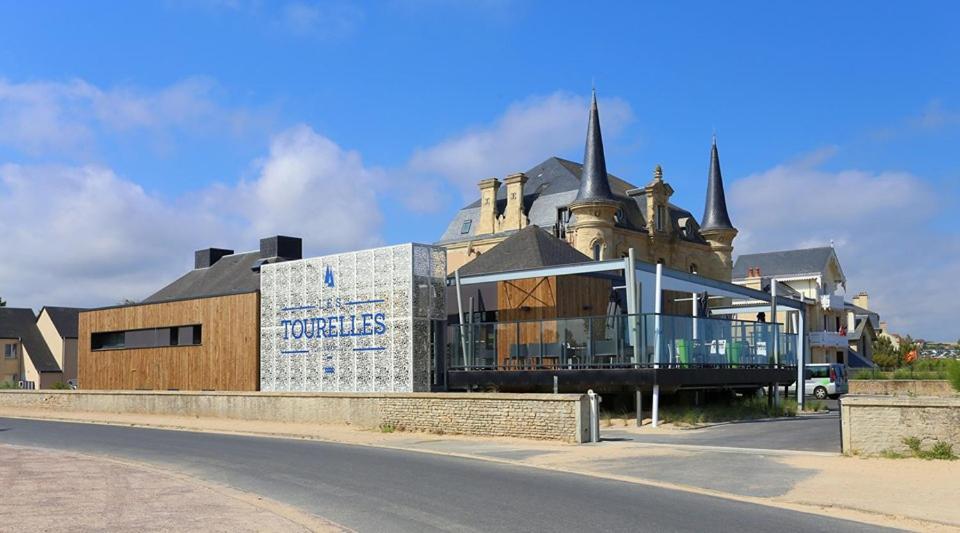 Les Tourelles Village De
